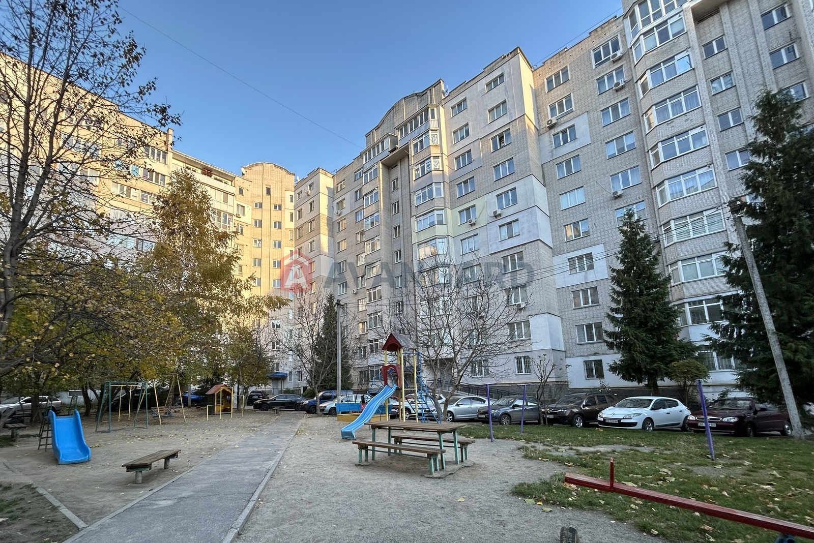 4 кім. квартира, 90/53/9 кв. м., 9/10 поверх фото 1 4 кім. квартира, 90/53/9 кв. м., 9/10 поверх фото 1