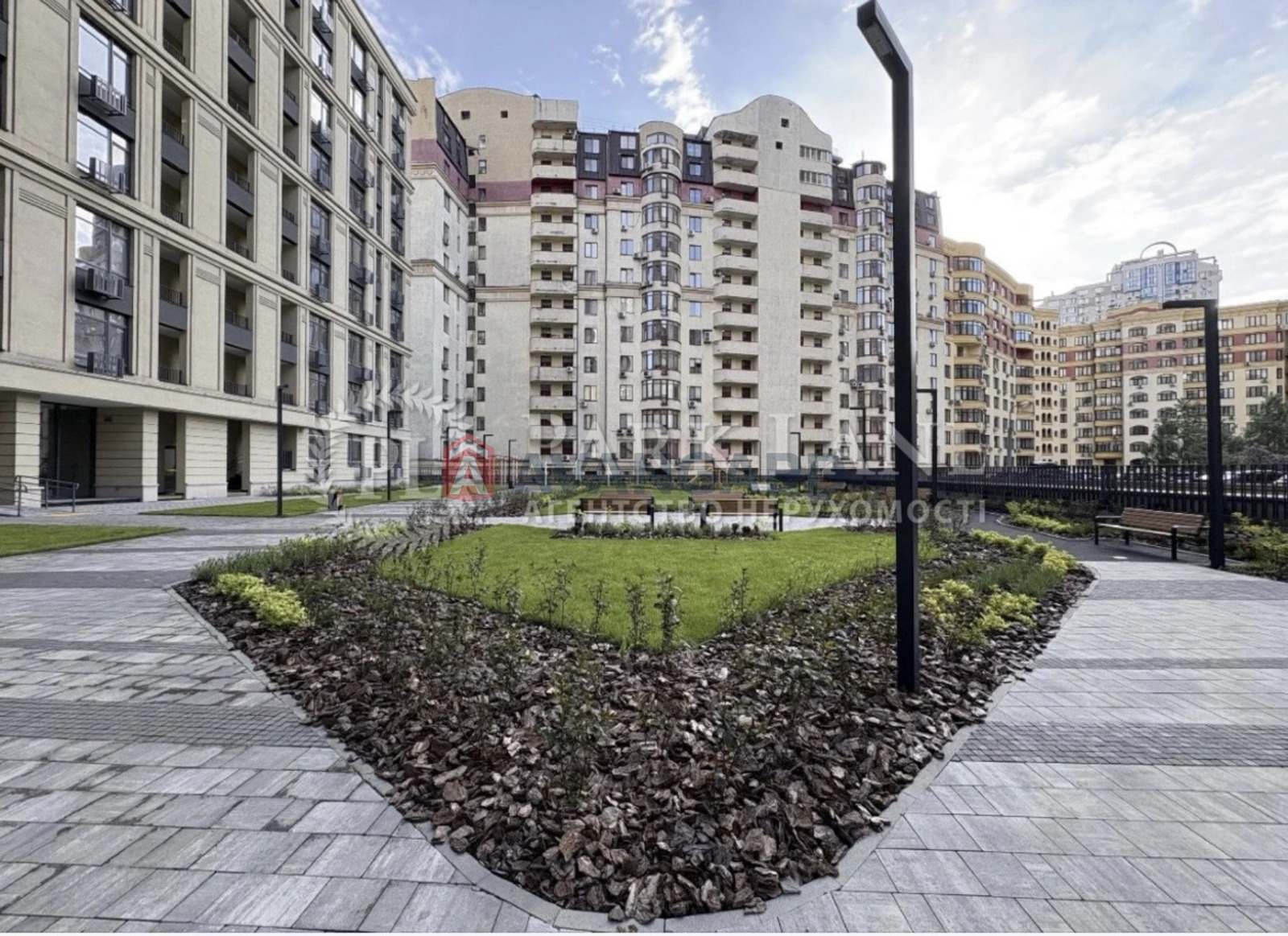 3 кім. квартира, 117/68/22 кв. м., 18/23 поверх фото 1 3 кім. квартира, 117/68/22 кв. м., 18/23 поверх фото 1