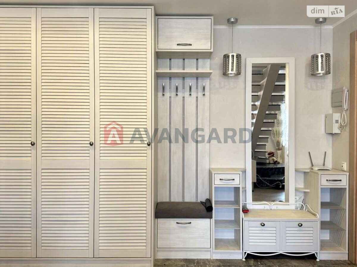 4 кім. квартира, 109/-/- кв. м., 4/5 поверх фото 6 4 кім. квартира, 109/-/- кв. м., 4/5 поверх фото 6