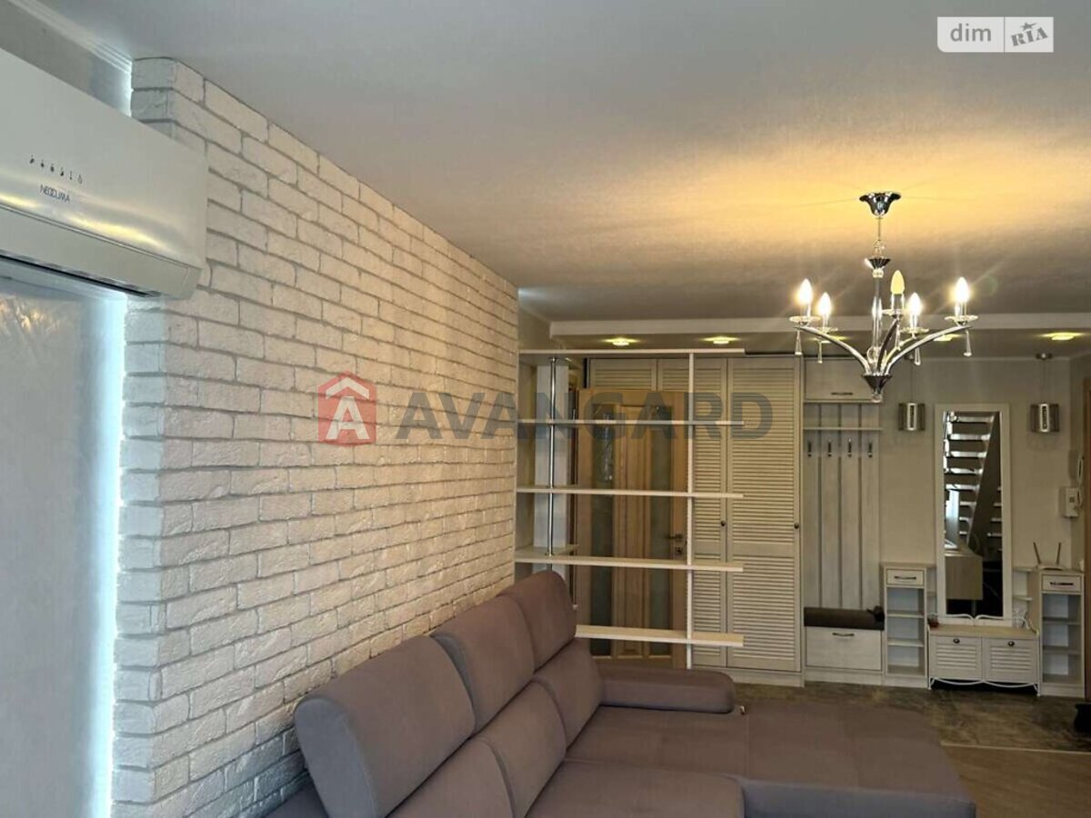 4 кім. квартира, 109/-/- кв. м., 4/5 поверх фото 17 4 кім. квартира, 109/-/- кв. м., 4/5 поверх фото 17