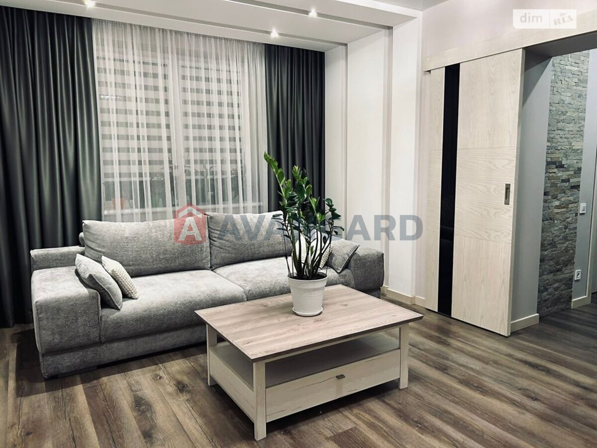 4 кім. квартира, 127/-/13 кв. м., 8/10 поверх фото 1 4 кім. квартира, 127/-/13 кв. м., 8/10 поверх фото 1