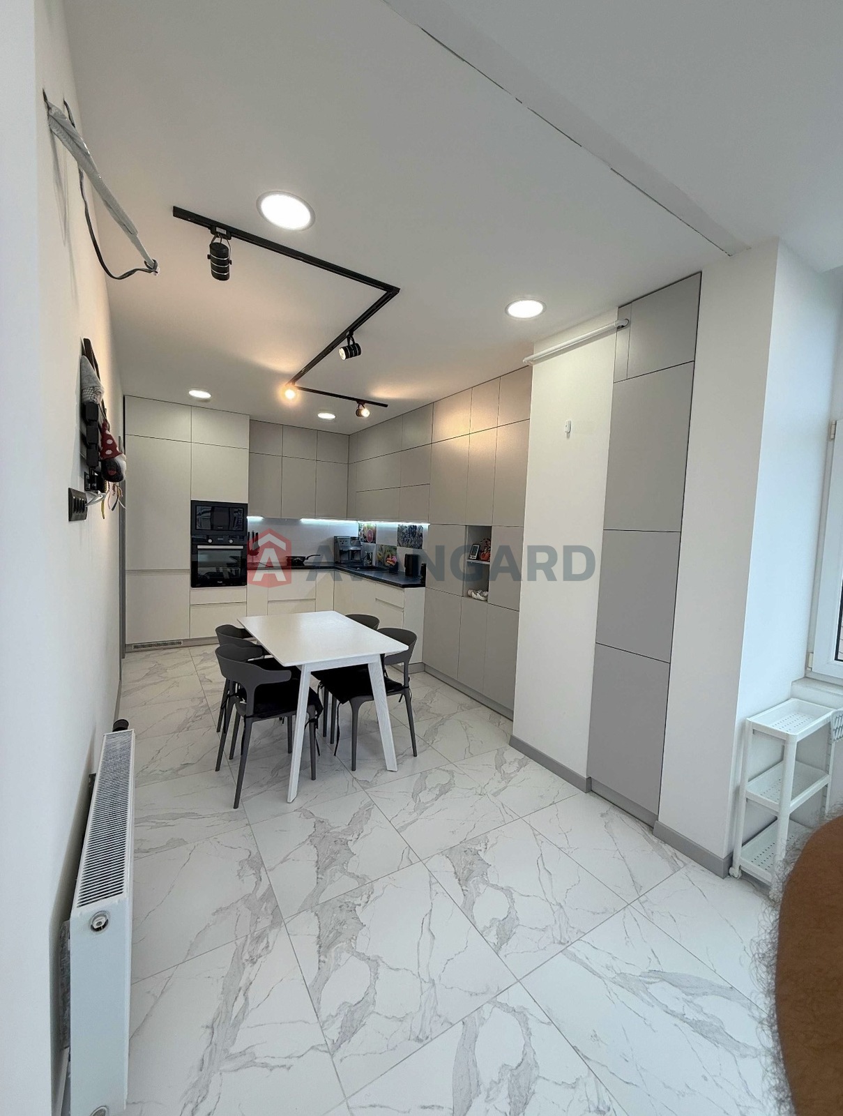 3 кім. квартира, 90/69/18 кв. м., 9/9 поверх фото 2 3 кім. квартира, 90/69/18 кв. м., 9/9 поверх фото 2