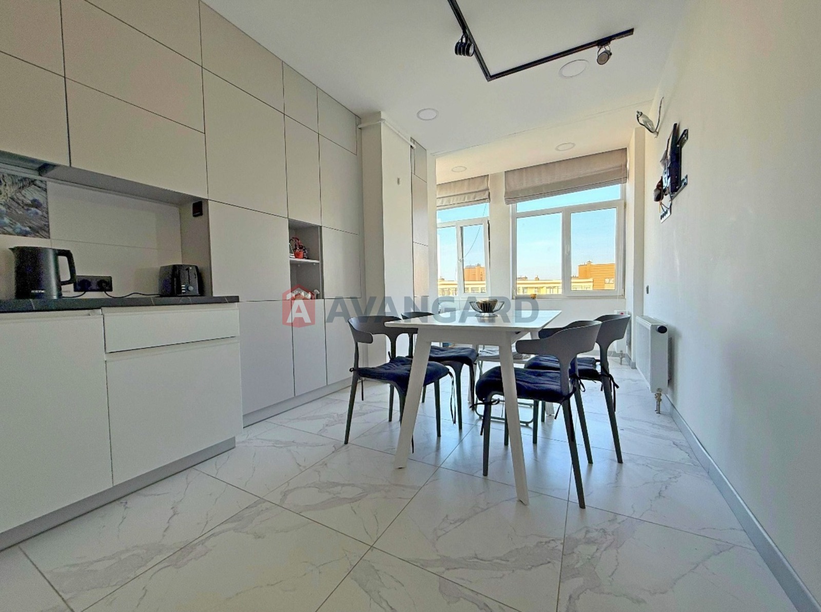 3 кім. квартира, 90/69/18 кв. м., 9/9 поверх фото 1 3 кім. квартира, 90/69/18 кв. м., 9/9 поверх фото 1