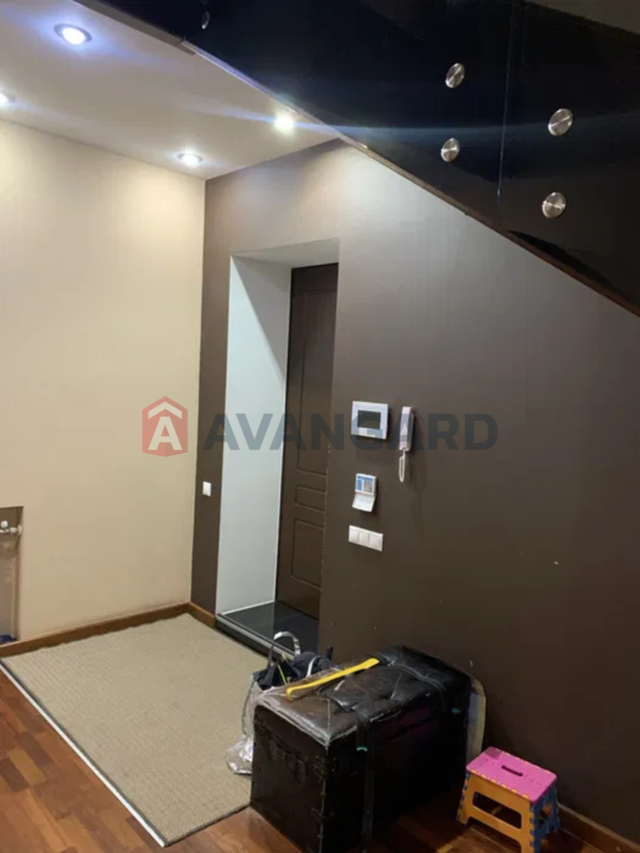 6 кім. квартира, 250/-/20 кв. м., 5/5 поверх фото 3 6 кім. квартира, 250/-/20 кв. м., 5/5 поверх фото 3