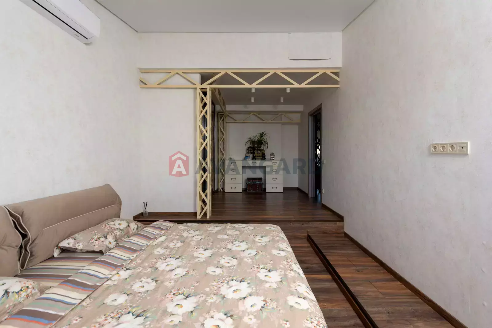 4 комн. квартира, 211/107/48 кв. м., 5/6 этаж фото 14 4 комн. квартира, 211/107/48 кв. м., 5/6 этаж фото 14