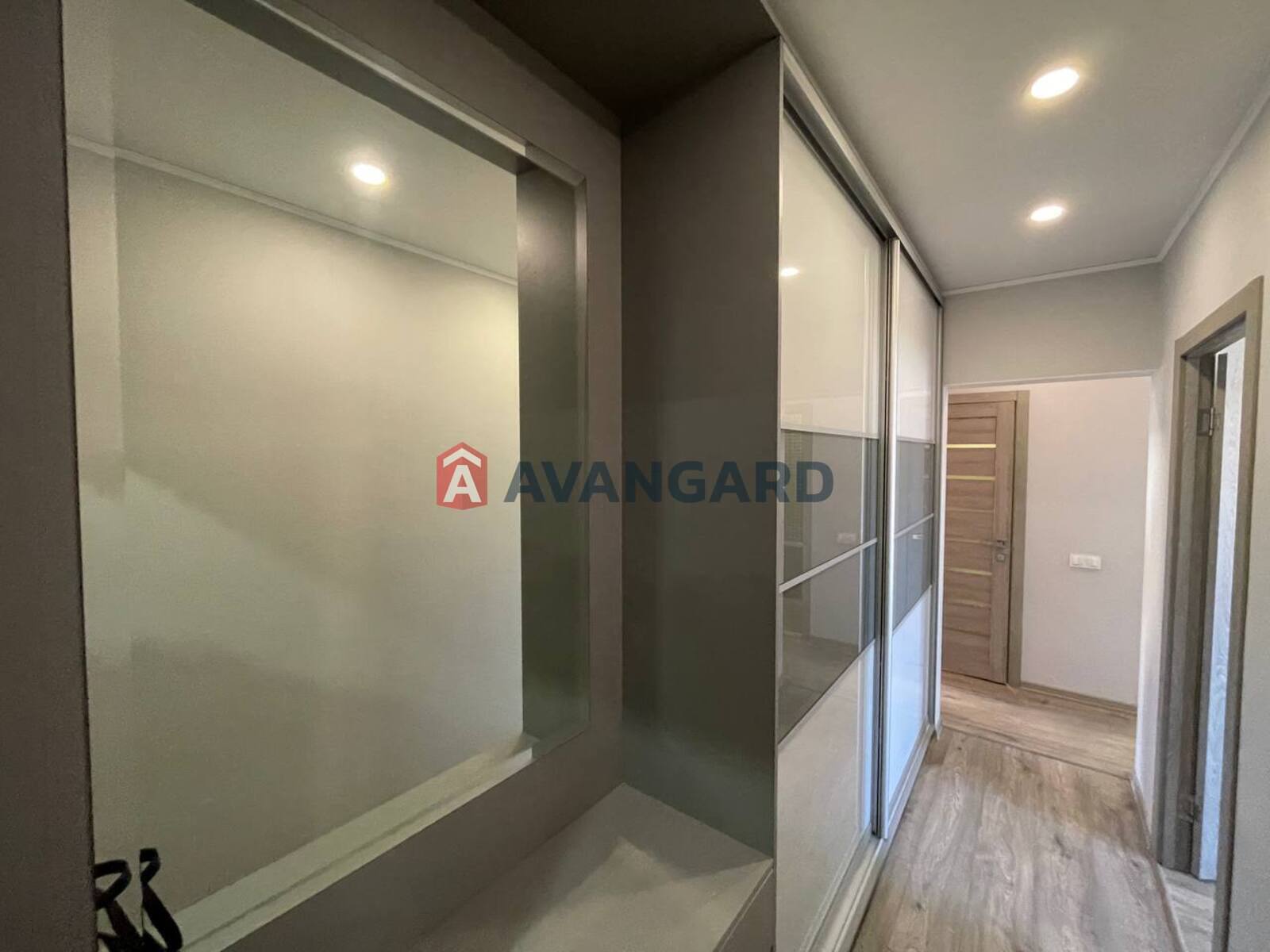 3 кім. квартира, 68/-/14 кв. м., 9/10 поверх фото 2 3 кім. квартира, 68/-/14 кв. м., 9/10 поверх фото 2