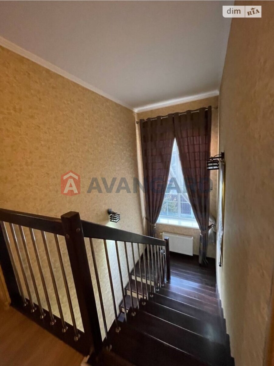 4 комн. квартира, 220/-/15 кв. м., 1/2 этаж фото 6 4 комн. квартира, 220/-/15 кв. м., 1/2 этаж фото 6