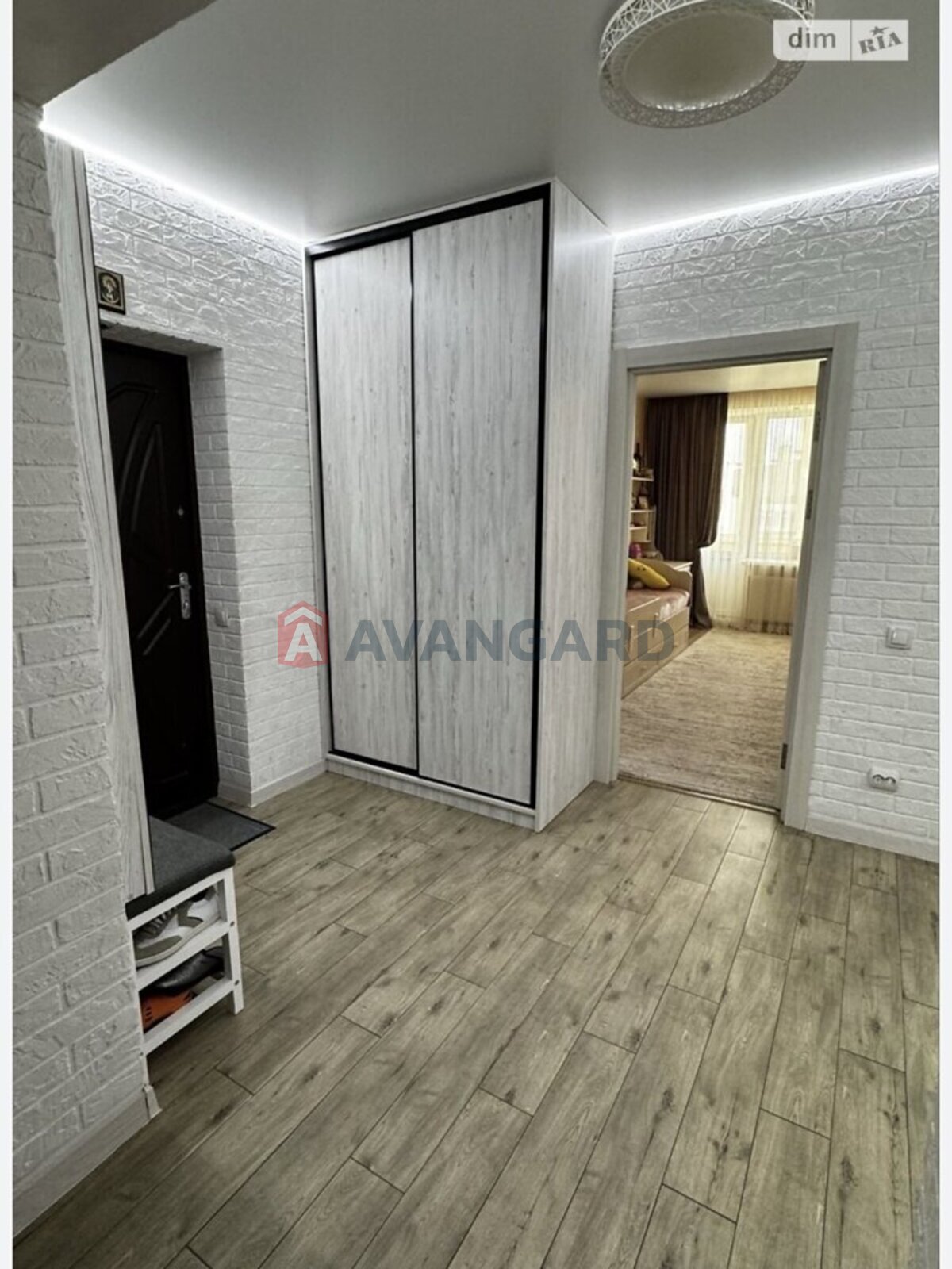 3 кім. квартира, 97/70/17 кв. м., 10/10 поверх фото 15 3 кім. квартира, 97/70/17 кв. м., 10/10 поверх фото 15