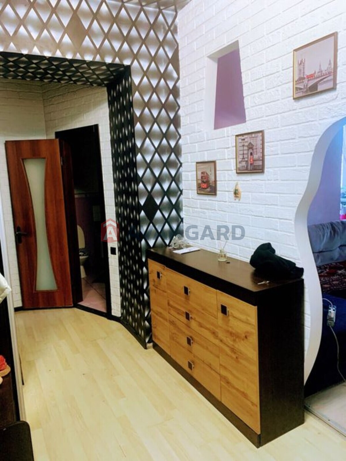 3 кім. квартира, 71/-/7 кв. м., 2/4 поверх фото 1 3 кім. квартира, 71/-/7 кв. м., 2/4 поверх фото 1