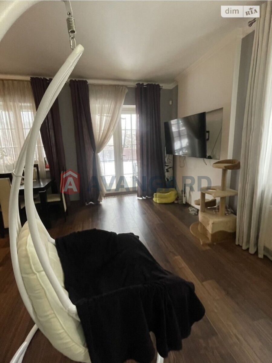 4 комн. квартира, 220/-/15 кв. м., 1/2 этаж фото 5 4 комн. квартира, 220/-/15 кв. м., 1/2 этаж фото 5