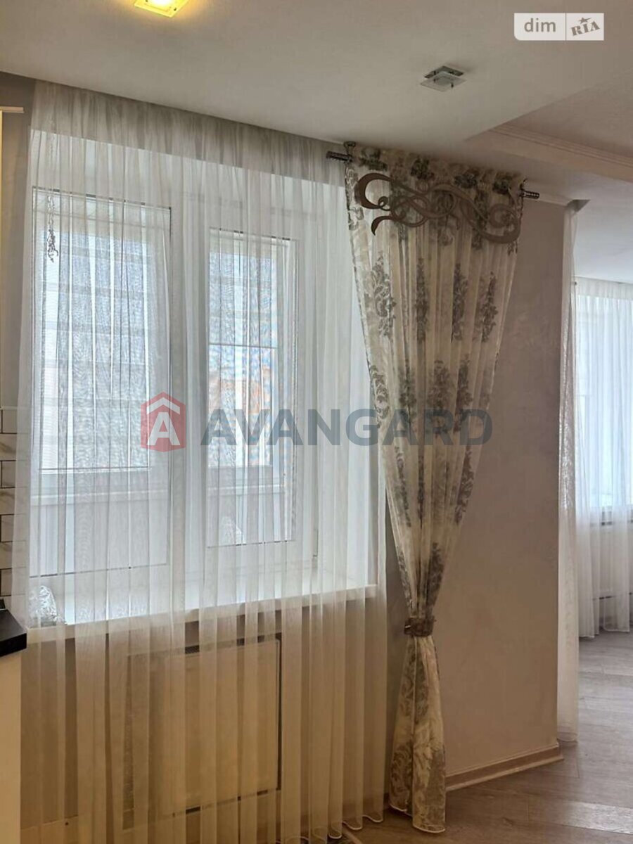 4 кім. квартира, 109/-/- кв. м., 4/5 поверх фото 11 4 кім. квартира, 109/-/- кв. м., 4/5 поверх фото 11