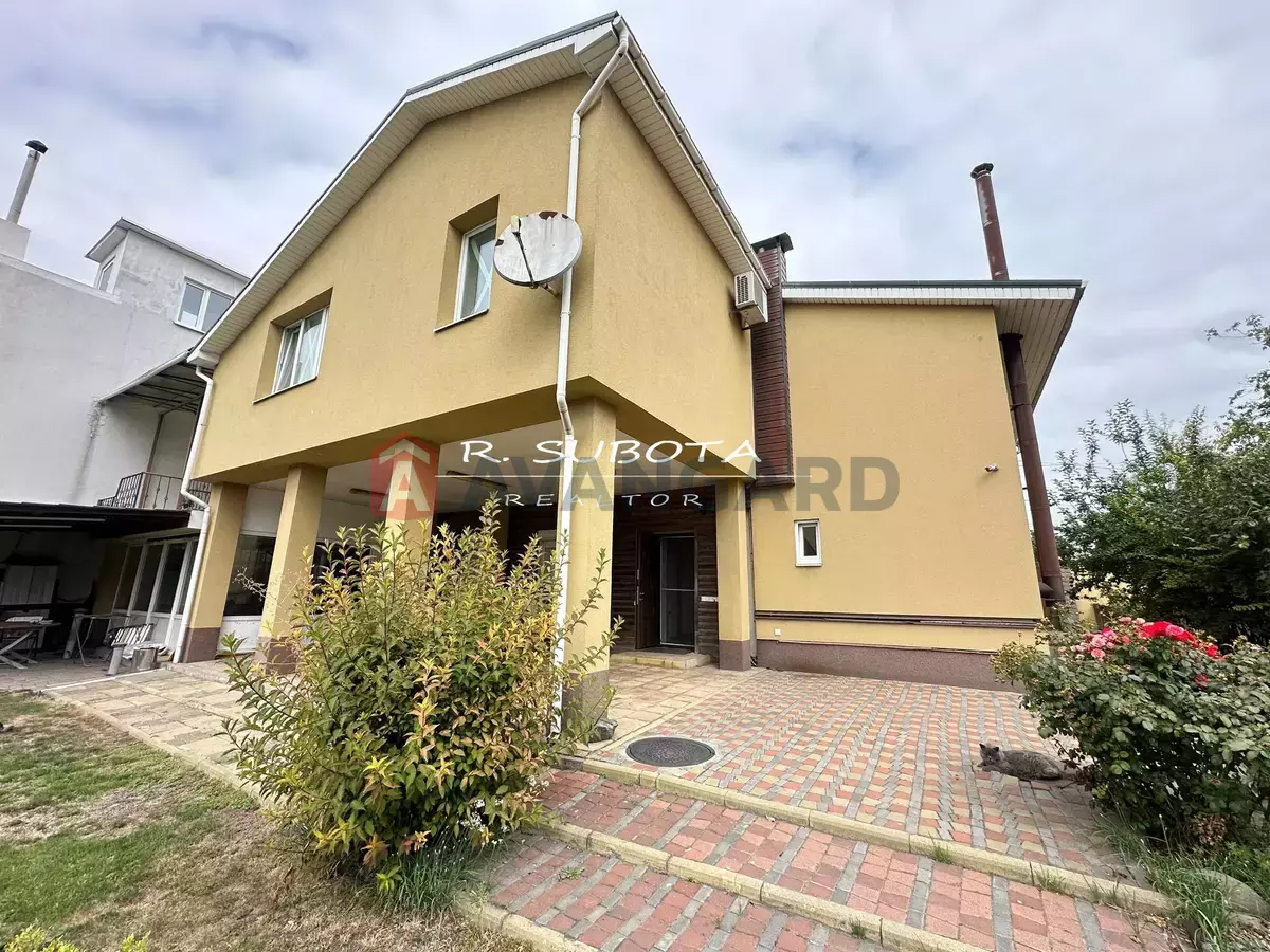 Будинок, 240 кв.м. фото 1 Будинок, 240 кв.м. фото 1