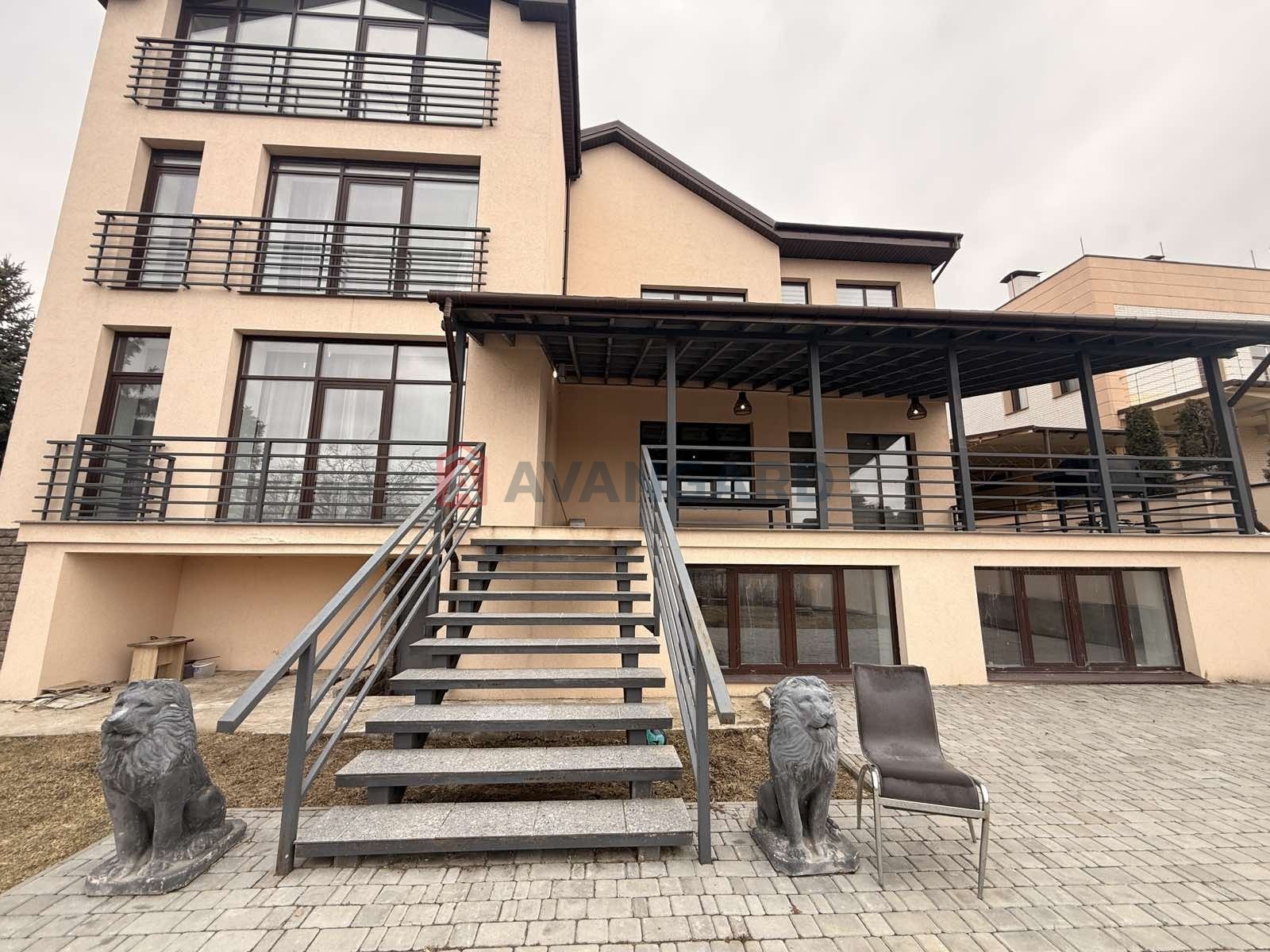 Дом, 700 кв.м. фото 1 Дом, 700 кв.м. фото 1