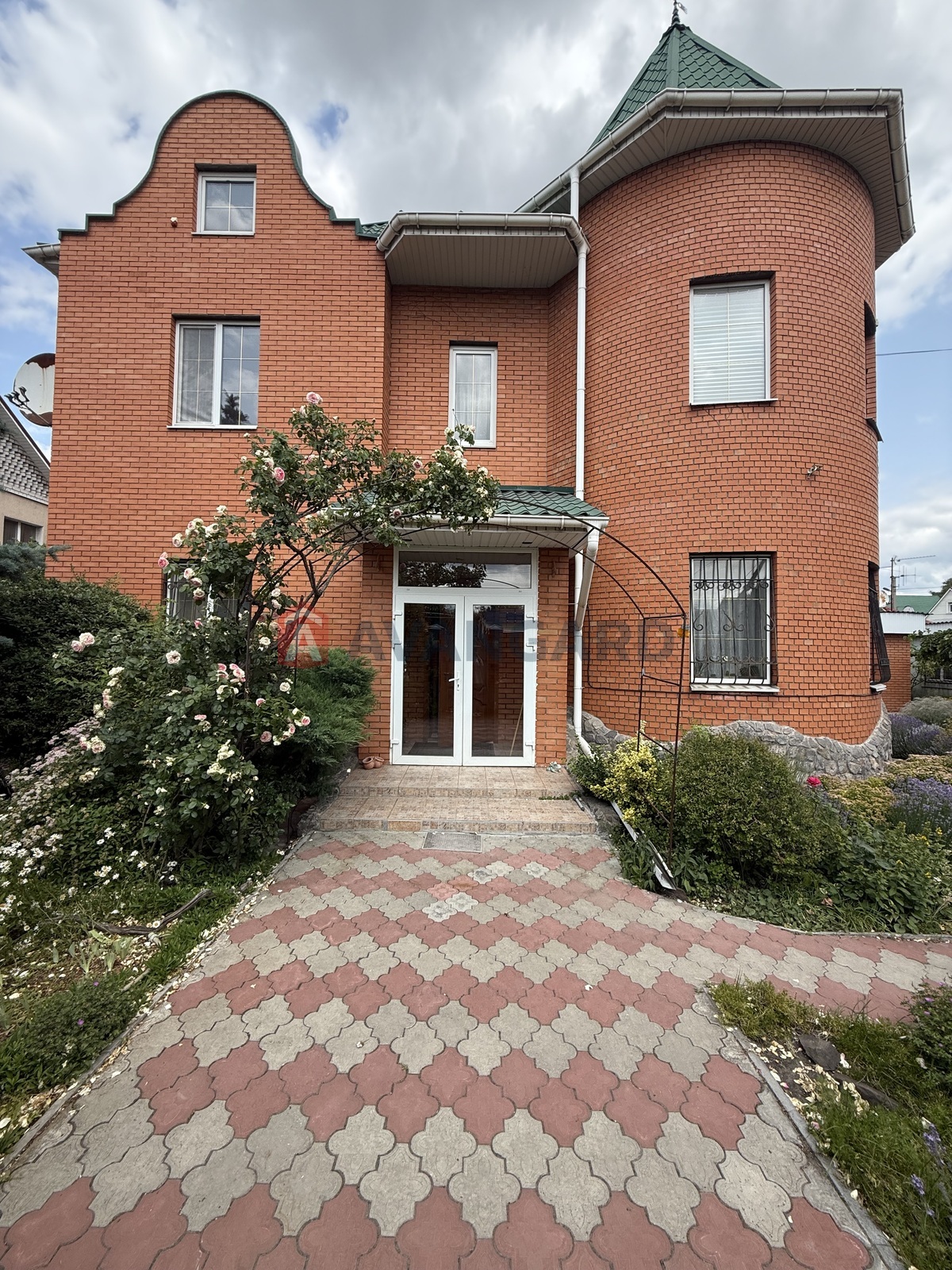 Будинок, 265 кв.м. фото 1 Будинок, 265 кв.м. фото 1