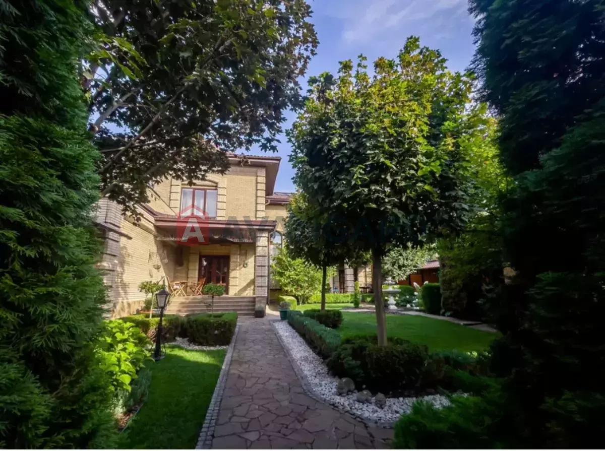 Будинок, 710 кв.м. фото 1 Будинок, 710 кв.м. фото 1