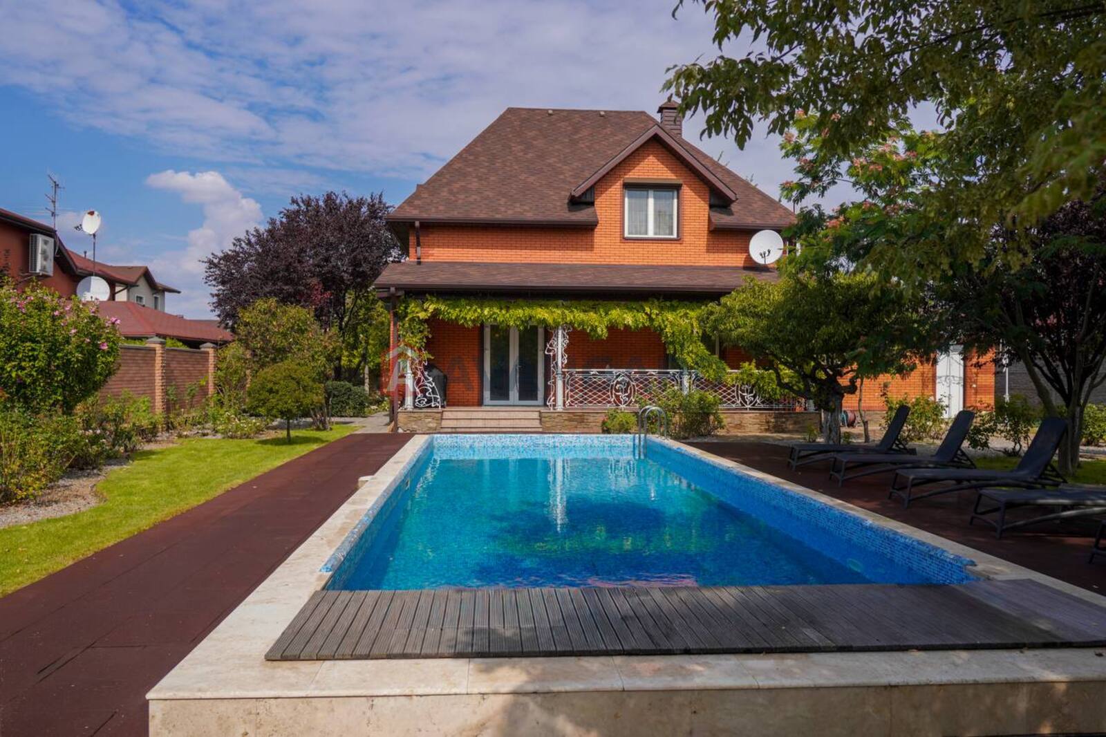 Будинок, 300 кв.м. фото 1 Будинок, 300 кв.м. фото 1