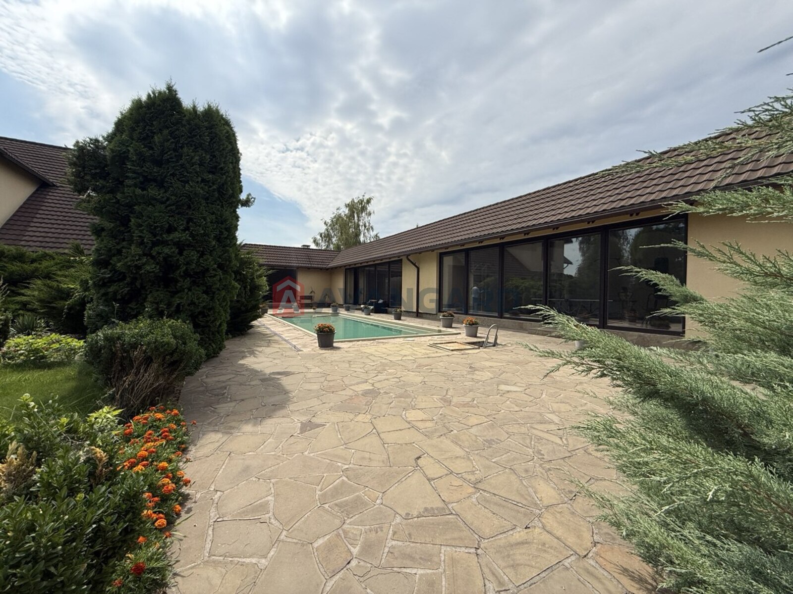 Будинок, 450 кв.м. фото 2 Будинок, 450 кв.м. фото 2