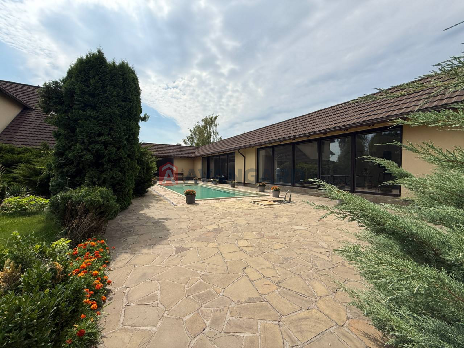 Дом, 400 кв.м. фото 1 Дом, 400 кв.м. фото 1